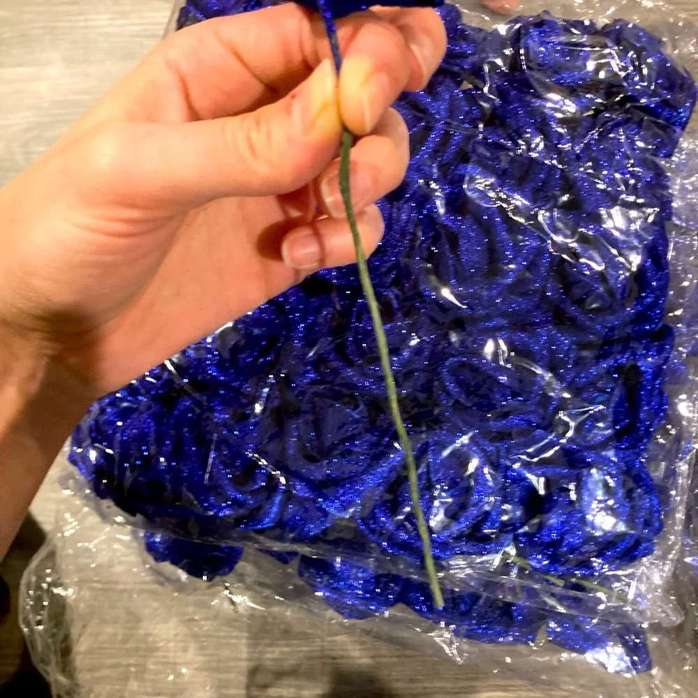 💎$1💎 Royal Blue Glittery Sparkly Enchanting Roses Bendable Workable